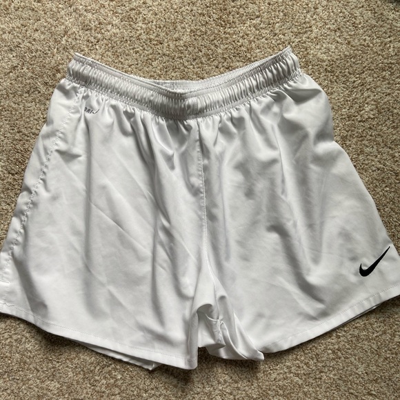 White Womens Nike Shorts Medium Barely Worn - Picture 3 of 5
